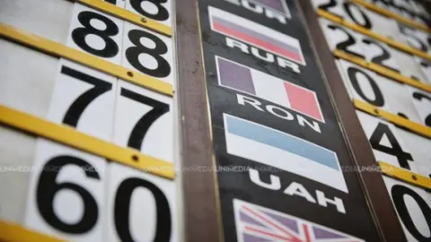  Leul moldovenesc se depreciază la început de an: Euro urcă la aproape 19,77 lei. Ce se întîmplă cu dolarul