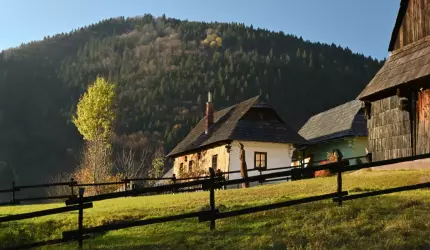  Un sat din Carpaţi cu 4 familii vrea să fie scos din UNESCO. Turiştii au devenit un coşmar pentru localnici