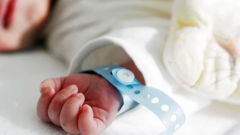  (FOTO) Record de viață la Spitalul „Gheorghe Paladi”: O femeie a născut un făt gigant de peste 5 kg