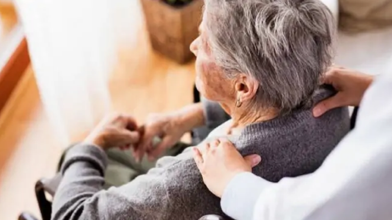  O moldoveancă, reținută în Italia, după ce ar fi încercat să omoare femeia de care îngrijea: Cum a încercat să ascundă fapta