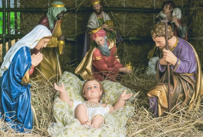  Seara Sfântă a Ajunului: Moldovenii se pregătesc de Crăciunul pe stil vechi. Tradiția „Cinei de aur” și semnificația celor 12 feluri de mâncare