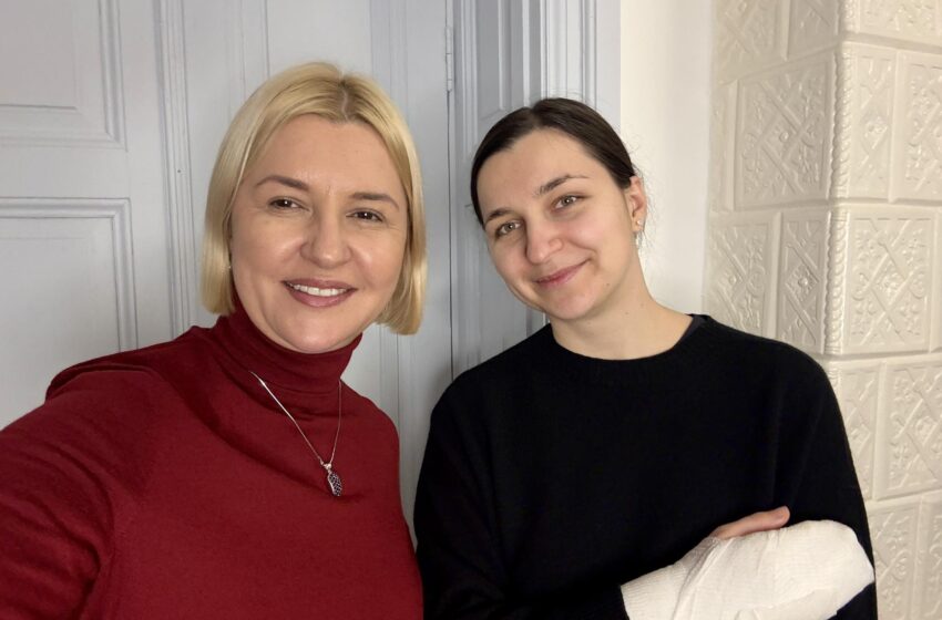  Anul trecut – ea, acum – fiica ei… cu mâna în ghips! Irina Vlah: „Iarna ne pune la încercare”