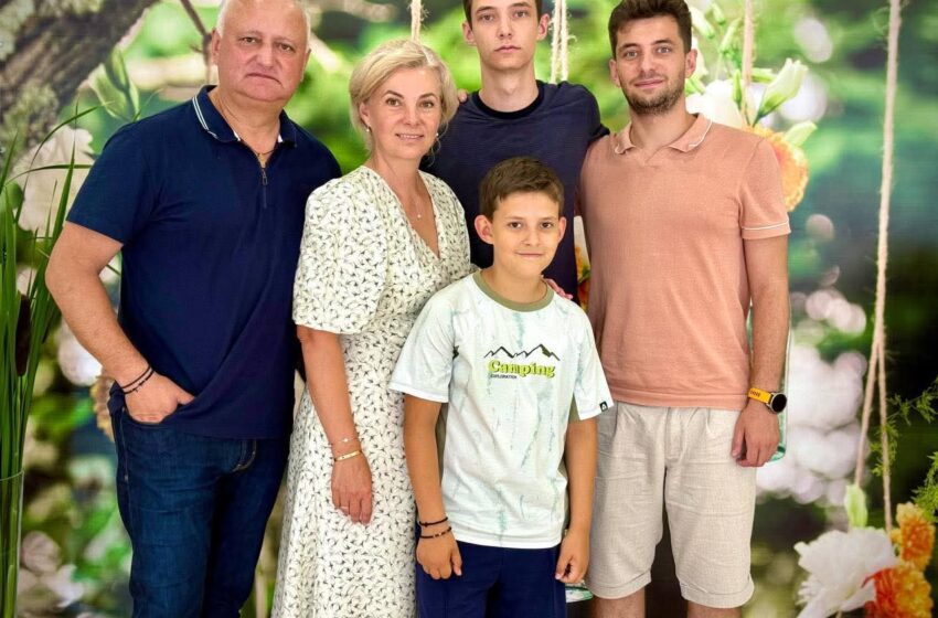  Zi specială în familia lui Igor Dodon: Soția fostului șef de stat, omagiată astăzi: „Îi mulțumesc pentru anii trăiți împreună și cei 3 feciori”