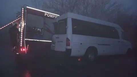  Patru autospeciale IGSU, blocate de ghețuș, la Ulmu: Una dintre mașini a derapat și s-a lovit cu un microbuz cu pasageri. 5 persoane, rănite