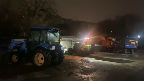  (VIDEO) Chișinăul, sub chiciură și polei: Unde poți suna dacă te-ai blocat pe drum din cauza ghețușului. Serviciile municipale, mobilizate non-stop