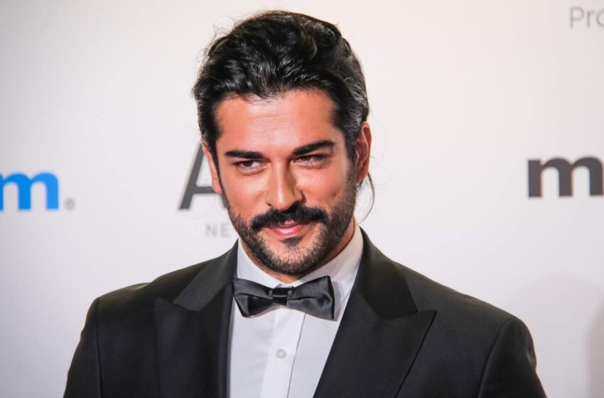  (FOTO) Suma colosală pe care o femeie a plătit-o pentru a sta 15 minute lângă actorul turc Burak. Chiar nu s-a uitat la bani 