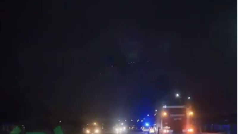  Accident fatal la Telenești: Un pasager de 27 de ani a decedat, după ce șoferul unui BMW a intrat cu mașina într-un parapet