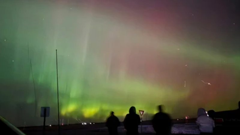  Spectacol pe cerul Europei. O furtună geomagnetică aduce aurora boreală la latitudini neobișnuite