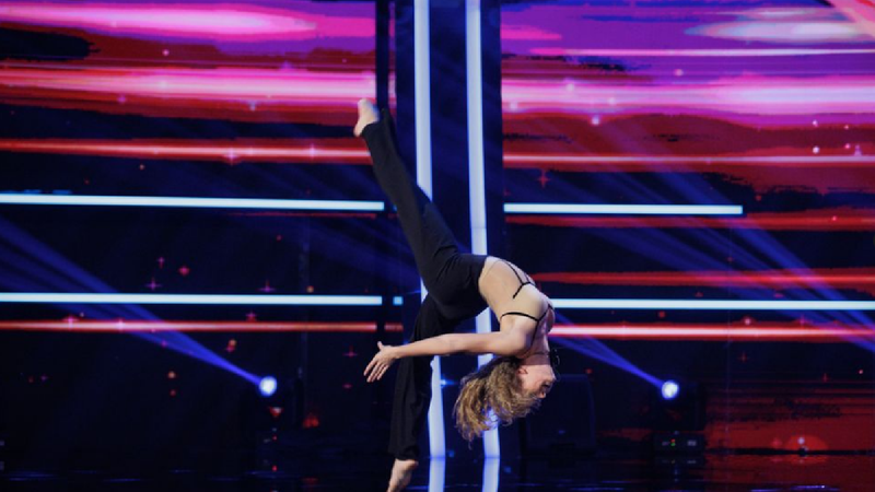  (VIDEO) Acrobata de 15 ani din RM, Alisa Doțenco, i-a lăsat pe jurații de la „Românii au Talent” fără cuvinte: „Mă înclin și te aplaud”