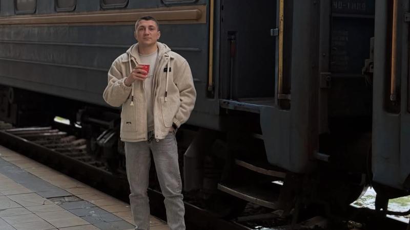  „Cât l-a costat o apucătură homofobă.” Tânărul care l-a amenințat cu moartea pe Marin Pavlescu pentru că e gay, obligat de instanță să plătească 58 mii lei