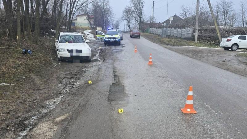  Accident grav la Ocnița: O femeie, în reanimare, după ce a fost lovită de un Volkswagen ce a derapat de pe un podeț, din cauza poleiului