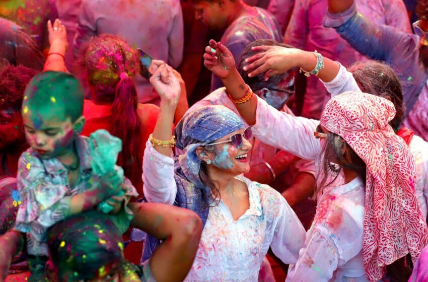  Holi, festivalul renașterii și al culorilor, sărbătorit de milioane de oameni în India. Ce spune tradiția