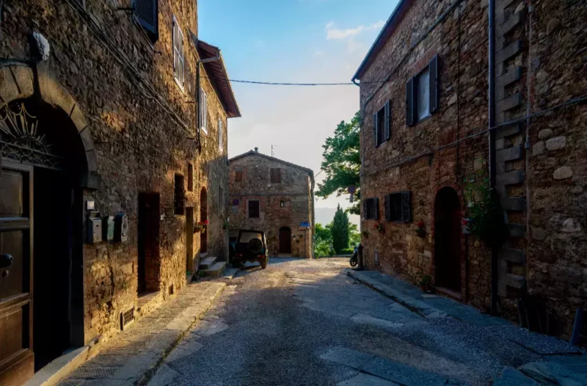  A dat 1 milion $ pe o casă pe care a văzut-o doar pe internet, în Italia. Ce a găsit pe proprietate