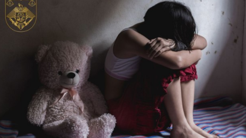  Un bărbat de 84 de ani, condamnat la 20 ani de pușcărie: A fost găsit vinovat că a violat, sistematic, o copilă de 12 ani