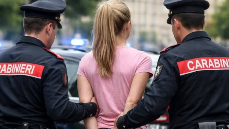  O moldoveancă, reținută în Italia, după ce ar fi încercat să o stranguleze pe bătrâna de care îngrijea: Ce arată ancheta