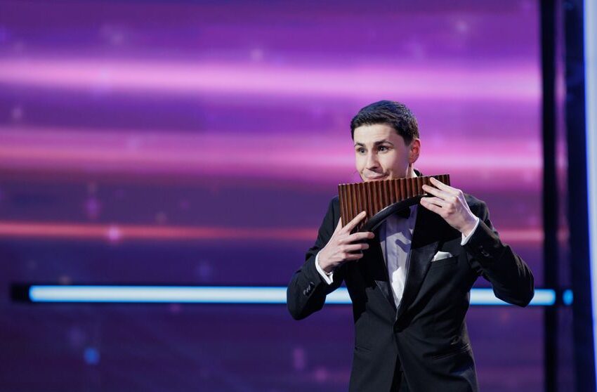  (VIDEO) Moldoveanul Ciprian Matei, artistul care a cântat la nai o melodie din repertoriul lui Michael Jackson la Românii au talent, dar a primit doi de NU