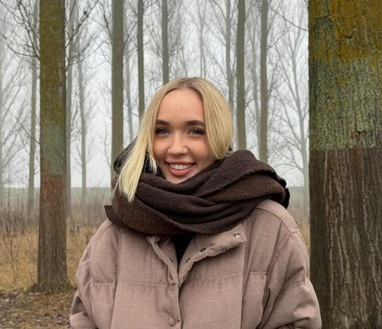  (VIDEO/FOTO) Adio, blond! Katy Black este de nerecunoscut: Bloggerița a optat pentru o schimbare radicală de look și o tunsoare îndrăzneață