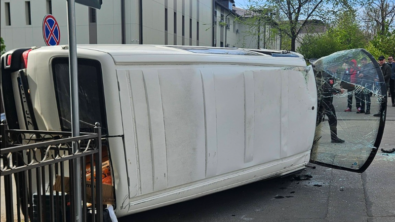  Un bărbat, rănit în accidentul de pe Gheorghe Asachi între un Volkswagen și un troleibuz. Detalii de la Poliție