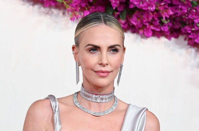 Charlize Theron, mărturisiri despre momentul în care mama sa i-a împușcat mortal tatăl, când ea era adolescentă. Spune că nu este „bântuită” de tragedie