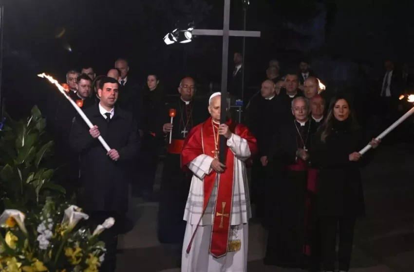  (VIDEO) Gestul făcut de Leon al XIV-lea în prima sa Vinere Mare ca Papă. Ritualul nu a mai fost făcut de zeci de ani