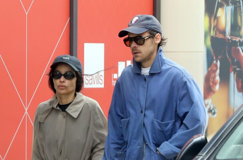  Actriţa Zoe Kravitz şi superstarul pop Harry Styles s-au logodit