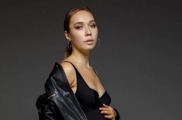  (VIDEO) „Este un job”: Katy Black se apără în fața valului de hate apărut în urma unei publicități în susținerea Maltei la Eurovision