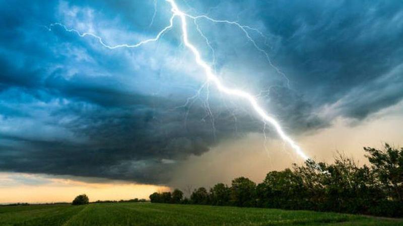  Natura se dezlănțuie în toată țara: Cod Galben cu ploi, grindină și vijelii, anunțat astăzi de meteorologi