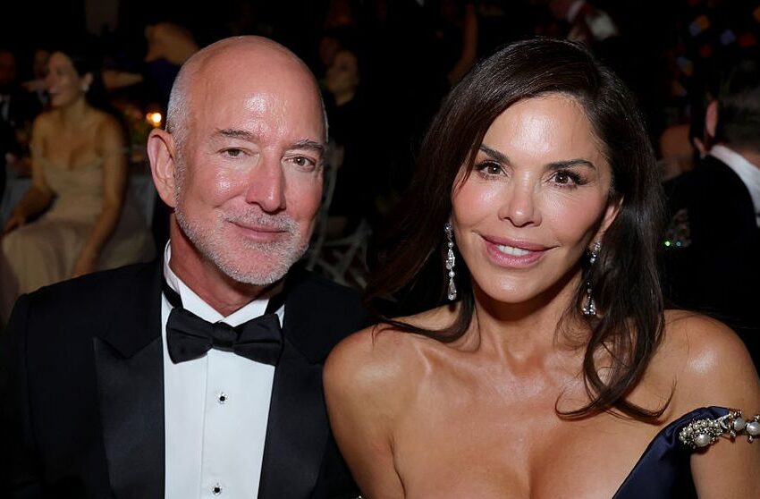  Suma colosală pe care Jeff Bezos și Lauren Sánchez au plătit-o pentru a fi gazde onorifice la Met Gala. Miliardarul și soția lui au apărut prima oară împreună la evenimentul caritabil în 2024