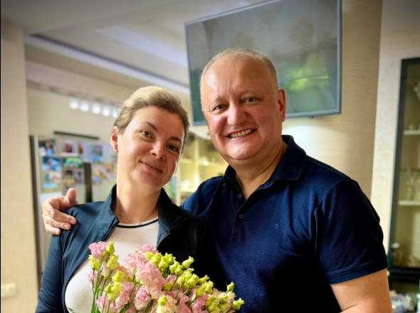  (FOTO) Nuntă de Chihlimbar în familia Dodon. Cum şi-a felicitat soţia ex-preşedintele: „De atunci suntem de nedespărțit”