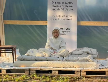  (VIDEO) Dara a șocat internetul de ziua sa de naștere: Artista filmează un live-maraton, fără să scoată un cuvânt. Ce înseamnă provocarea „33 pentru 33”