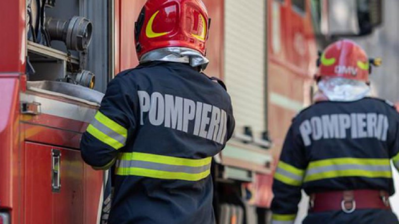  Pericol de explozie la Botanica: Două butelii de gaz, evacuate de pompieri dintr-un garaj cuprins de flăcări. O casă de locuit, afectată