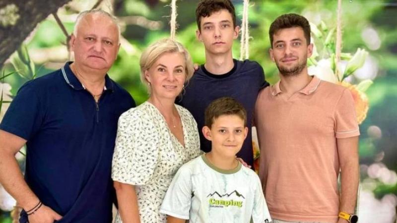  (FOTO) „În curând vom fi șase”. Igor Dodon, de Ziua Familiei: Copiii, dragostea și continuitatea neamului – în asta costă sensul vieții