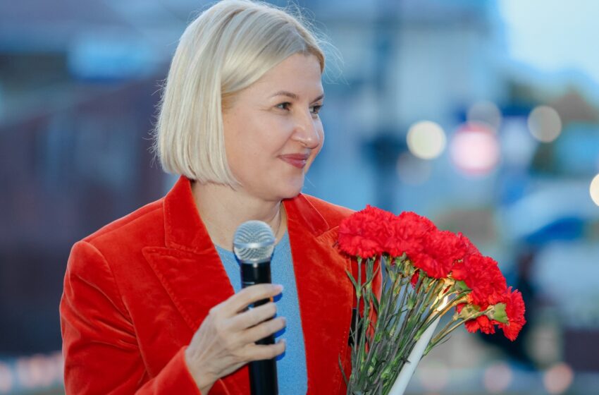  (VIDEO/FOTO) Irina Vlah, la acțiunea de la Cimișlia: „1418 lumânări — câte una pentru fiecare zi a Marelui Război pentru Apărarea Patriei”