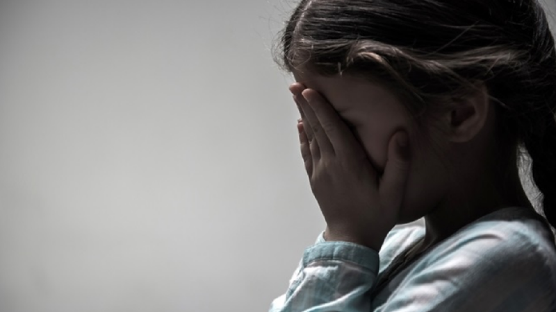  Caz șocant în Moldova: O fată de 7 ani, ademenită de un vecin într-o livadă și agresată sexual până și-a pierdut cunoștința