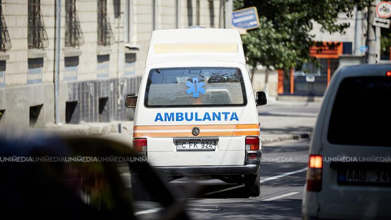  Clipe dramatice la o terasă din Fălești: Un bărbat, care a intrat în stop cardiac, a fost readus la viață de două echipaje de urgență