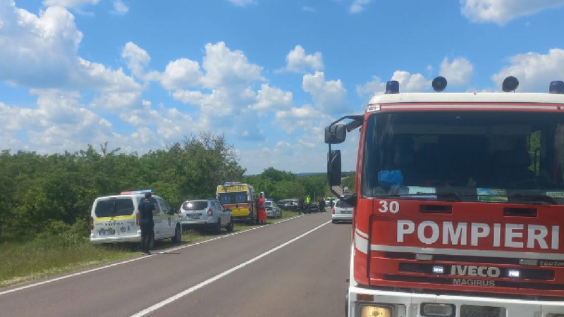  Accident grav la Ialoveni: O copilă de 15 ani, scoasă în stare gravă dintre fiare după un impact între un Mercedes și o Toyota. Alte 3 persoane, rănite