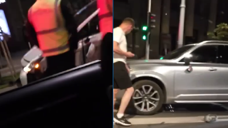  (VIDEO) Carambol în Capitală: Un BMW, o Toyota și un Volvo avariate într-un accident. Una dintre mașini, proiectată într-un pilon