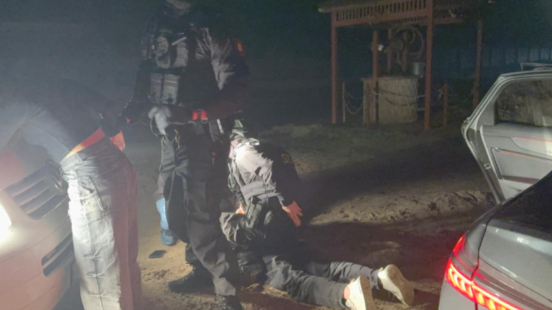  (VIDEO) Un ex-carabinier și logodnica lui, trimiși în judecată pentru exploatare sexuală: Aceștia racolau minore și le dădeau droguri. Una dintre fete, șantajată cu imagini intime