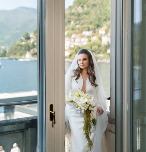  (FOTO/VIDEO) Trei rochii pentru o singură noapte! Violeta Scrișu a fost o mireasă de o eleganță rară la nunta sa cu Dorin Galben
