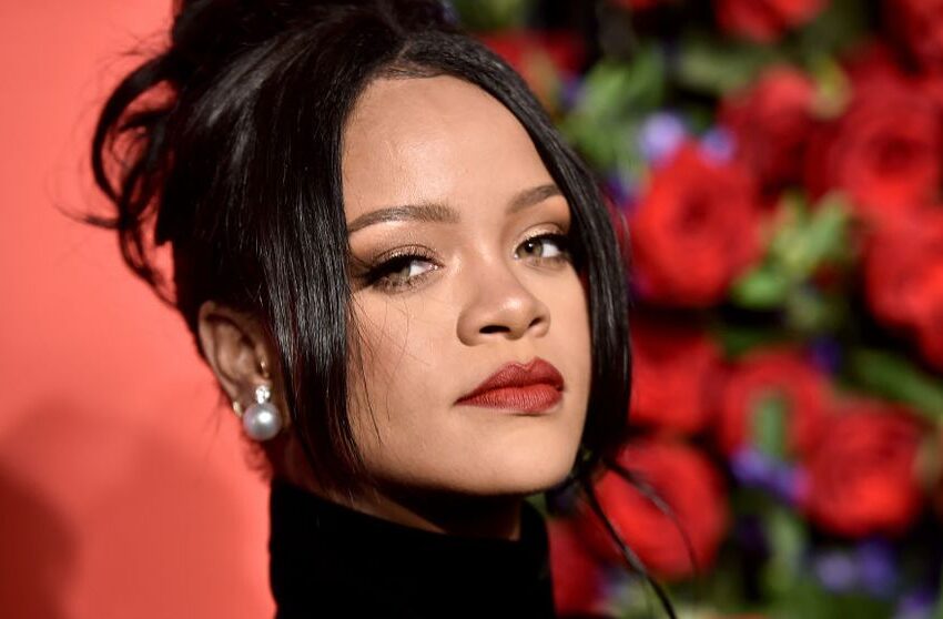  (FOTO) Rihanna și-a surprins fanii cu un look complet diferit. Cum arată artista blondă
