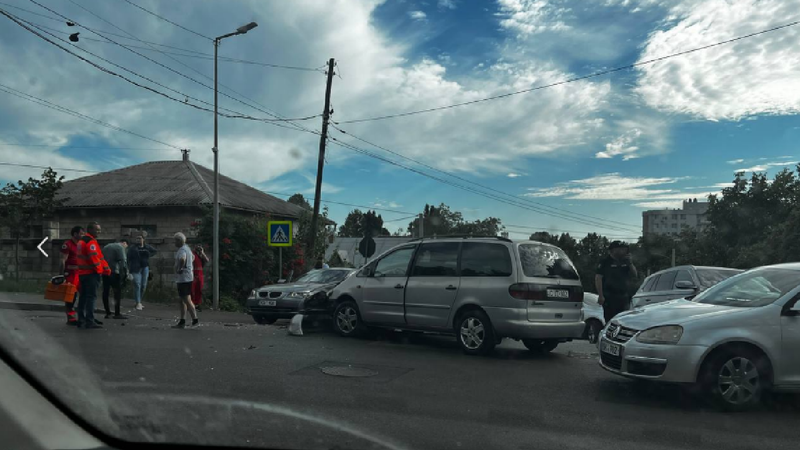  Carambol la Buiucani: Patru mașini, grav avariate după ce s-au lovit violent într-o intersecție