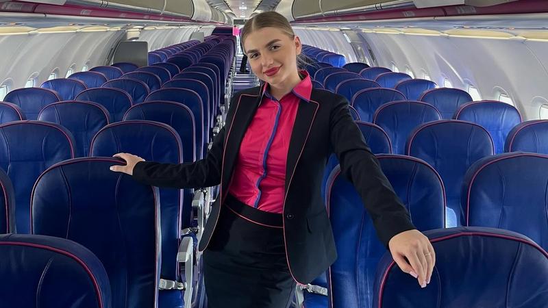  (VIDEO) „Un pasager a fost violent cu mine. Am chemat Poliția.” Adelina Parfenie, despre provocările muncii de stewardesă și miturile despre avioane, bilete și companii low-cost