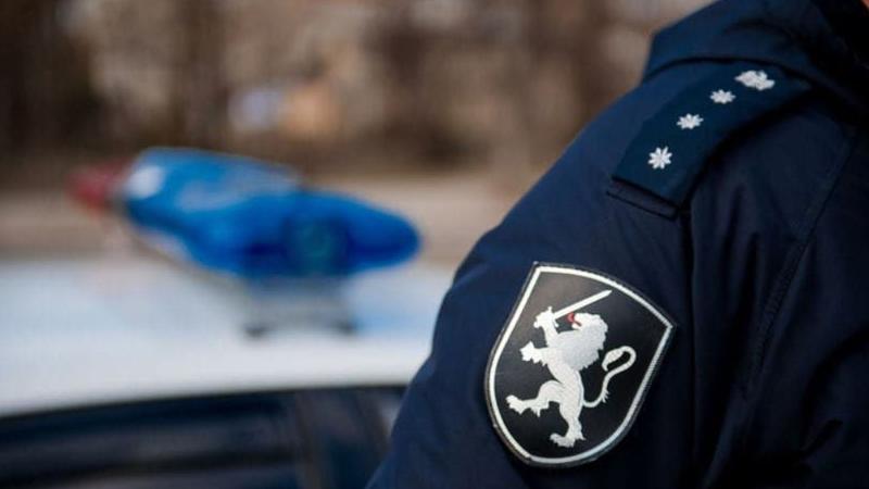 Beat, și-a atacat mama, apoi a lovit un polițist care a venit la intervenție: Un tânăr condamnat la închisoare