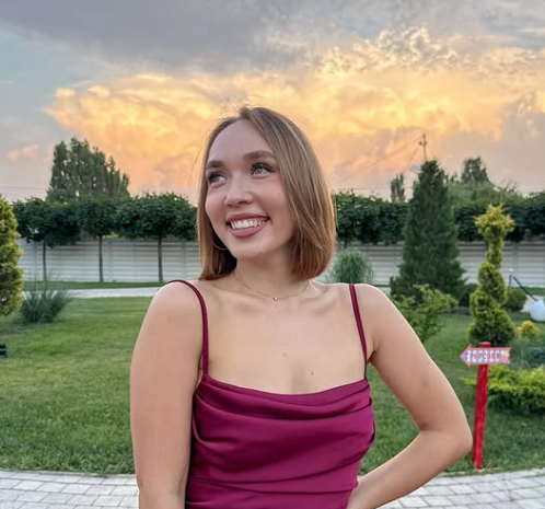  (VIDEO) „Nu eram la curent unde mergem!” Katy Black, invitată la o întâlnire nestandard. Unde s-a trezit bloggerița și ce ținută a purtat