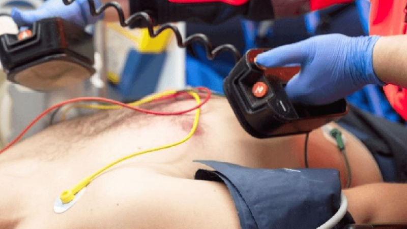  Intervenție contracronometru la Edineț: Un bărbat aflat în stop cardio-respirator, salvat de medicii de pe ambulanță