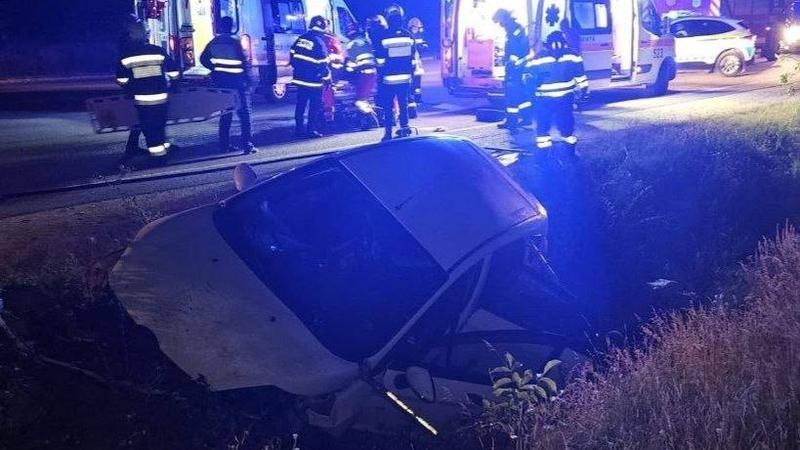  Accident fatal la Sîngerei, în această noapte: Un bărbat a murit după ce a ajuns cu mașina într-un șanț. Soția sa și o fetiță – pasagere, transportate la spital