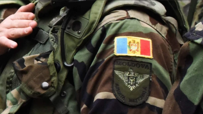  Un militar în termen, internat în Reanimare, în stare gravă, după un accident: A intrat cu motocicleta direct într-un automobil parcat