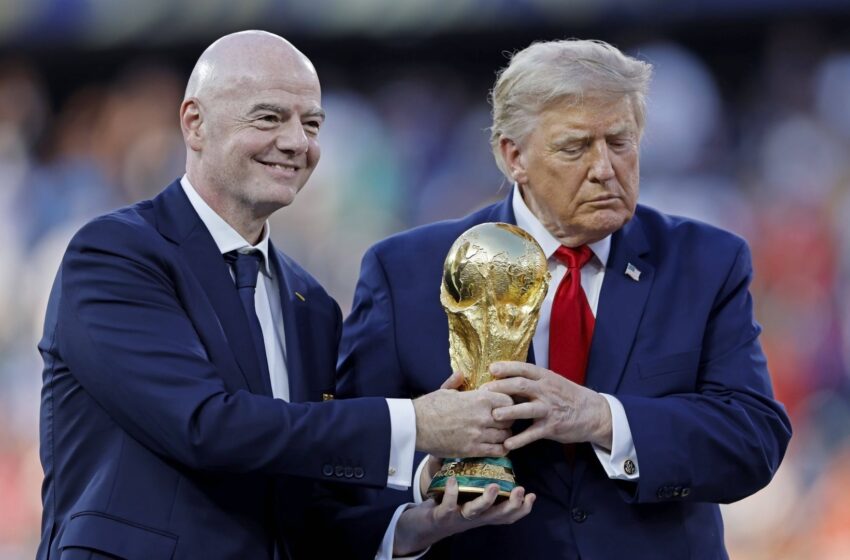  Trump și Giani Infantino, huidiți la ceremonia de premiere a Cupei Mondiale. Președintele, retras de șeful FIFA de pe podium