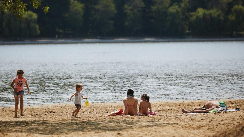  Zi caldă, cu nori spre seară: Ce temperaturi ne așteaptă astăzi