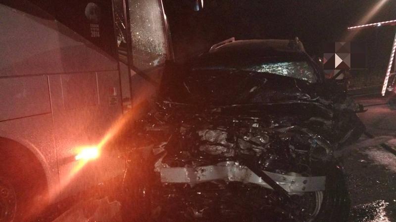  (FOTO) Doi morți, după un accident cumplit la Orhei: Un șofer cu Toyota Land Cruiser a ieșit pe contrasens și s-a lovit frontal cu un autocar cu 21 de pasageri